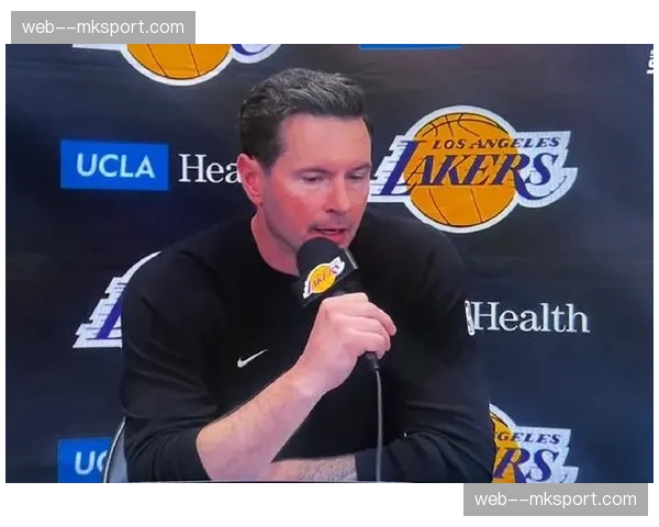 雷迪克谈防守调整：1到5号位换防策略在轮转补位和低位协防方面效果显著