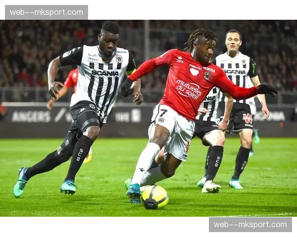 里尔客场取胜稳居第三，热内西奥情境智慧战术再获验证